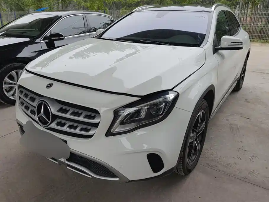 MERCEDES-BENZ GLA