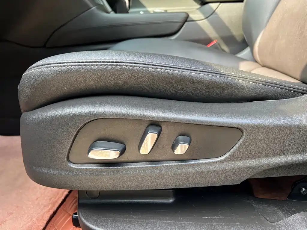 Cadillac XT6 — миниатюра 12