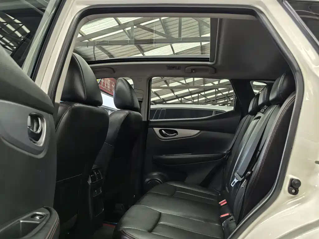 Nissan Qashqai — миниатюра 5
