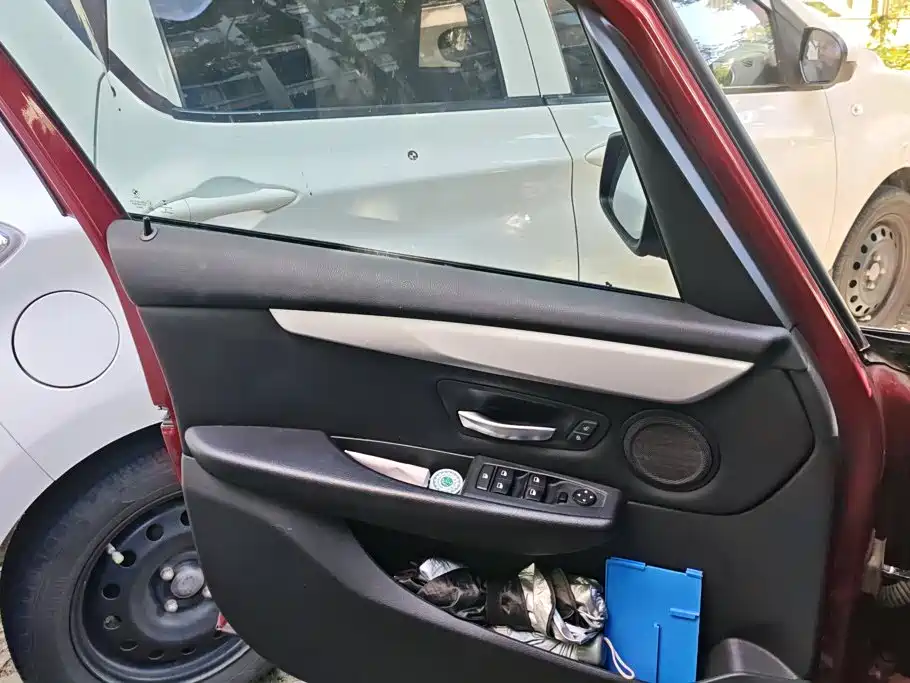 BMW 2 Series Active Tourer (Import) — миниатюра 7