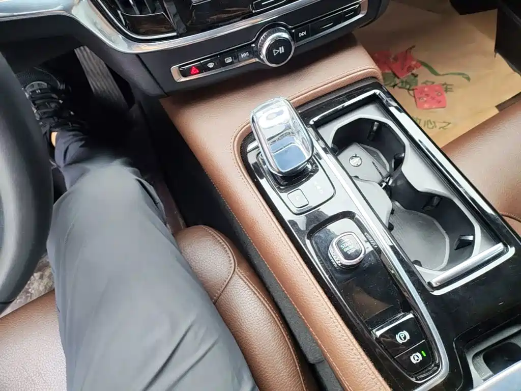 Volvo S90 PHEV — миниатюра 14