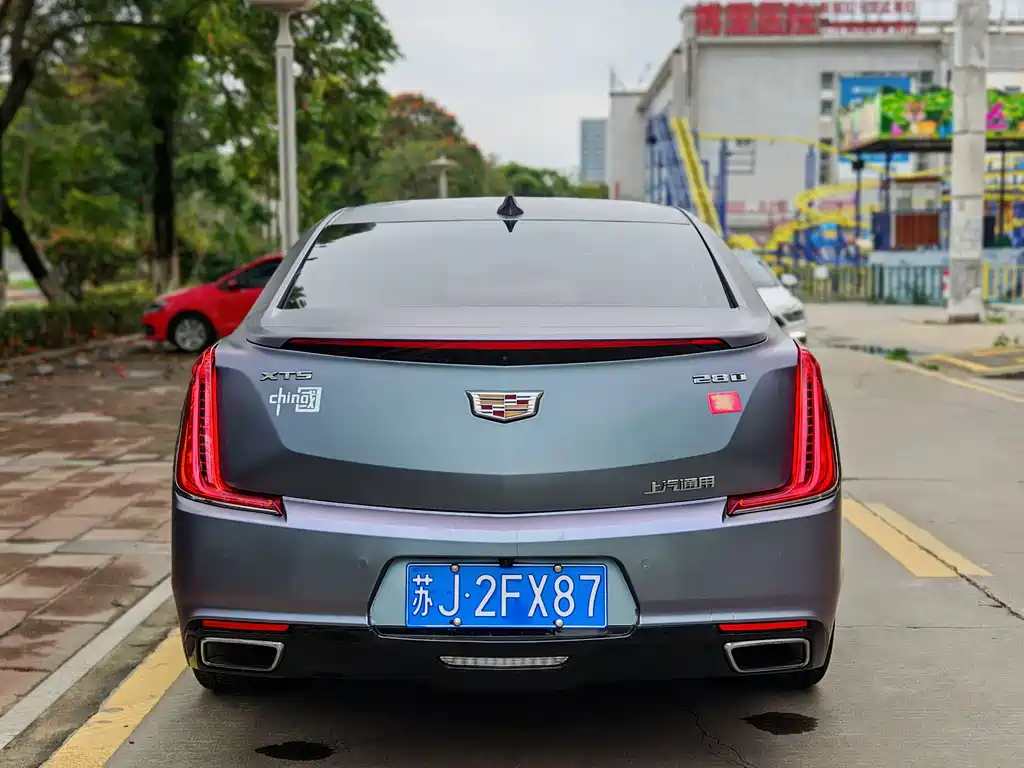 CADILLAC XTS