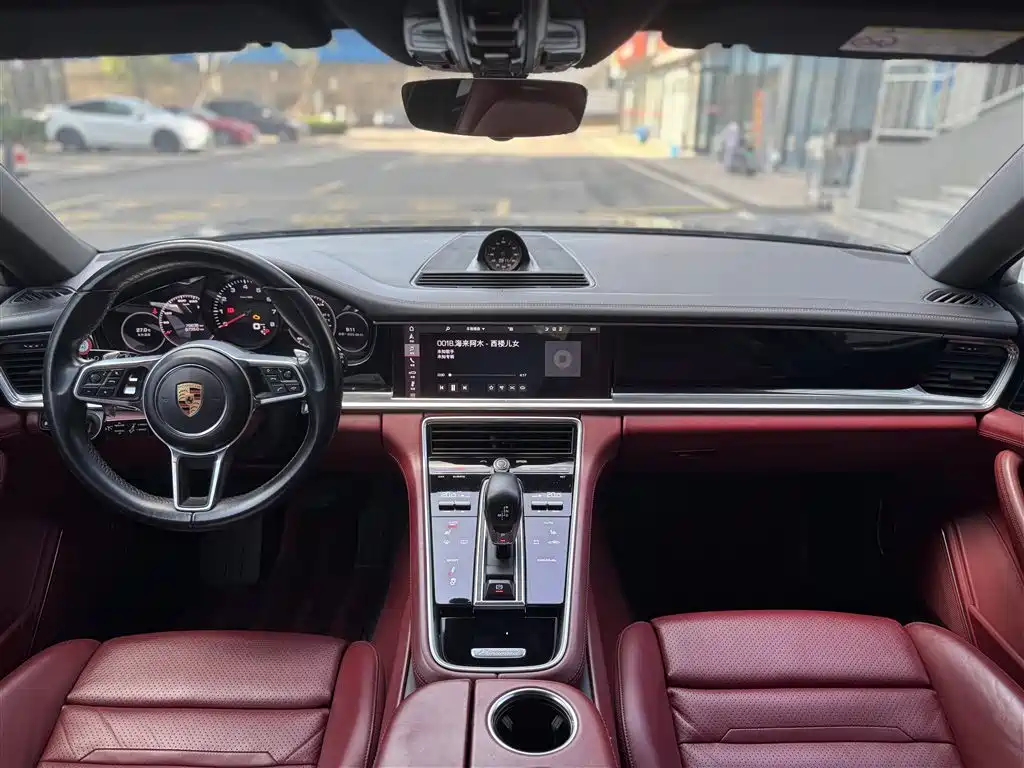 PORSCHE PANAMERA