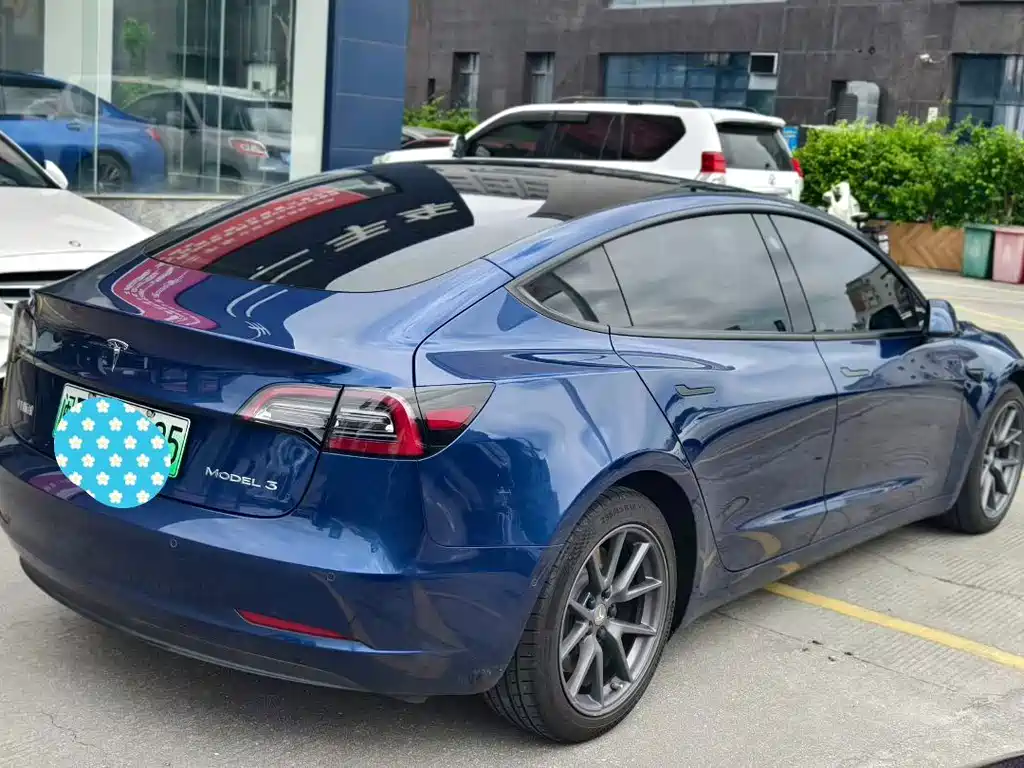 Tesla Model 3 — миниатюра 8