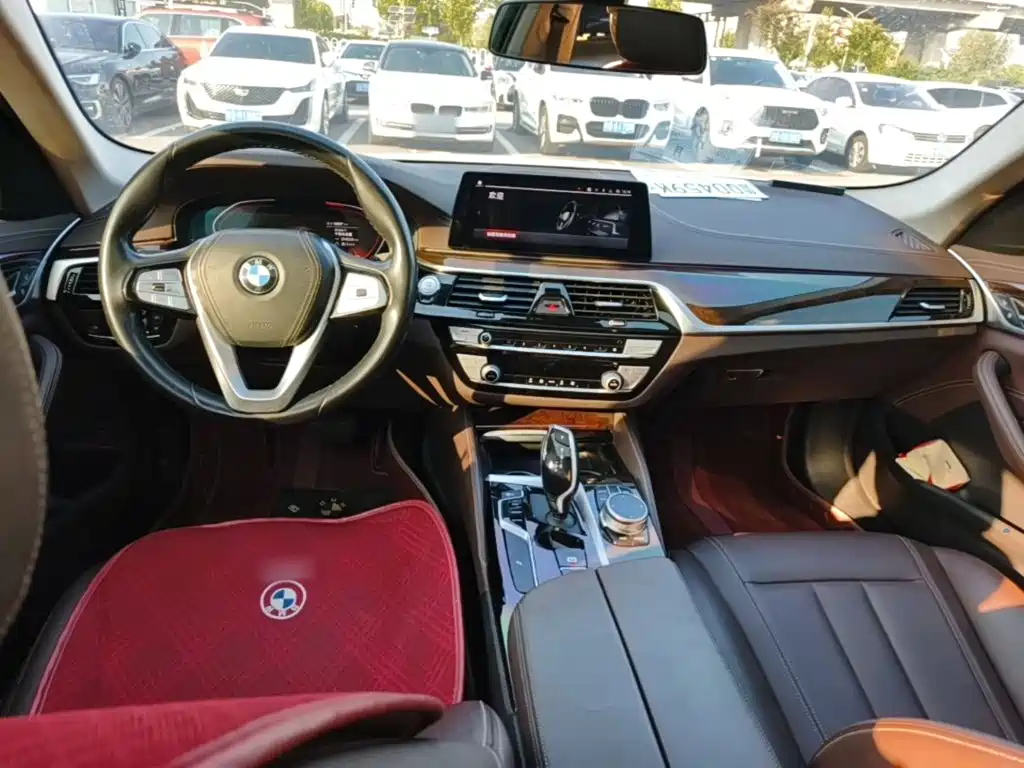 BMW 5 Series — миниатюра 10