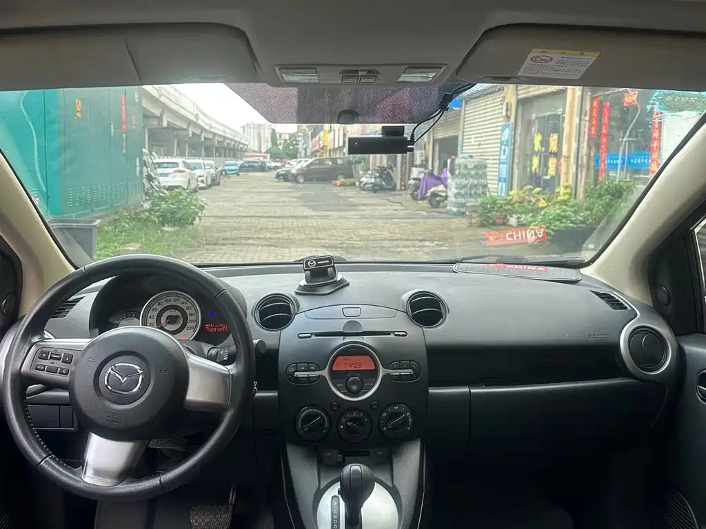 Mazda 2 — миниатюра 7