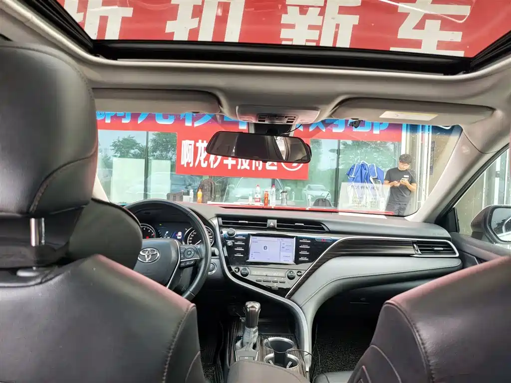 Toyota Camry — миниатюра 6
