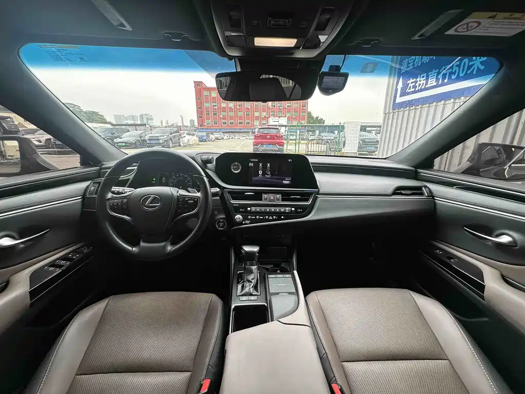 Lexus ES — миниатюра 11
