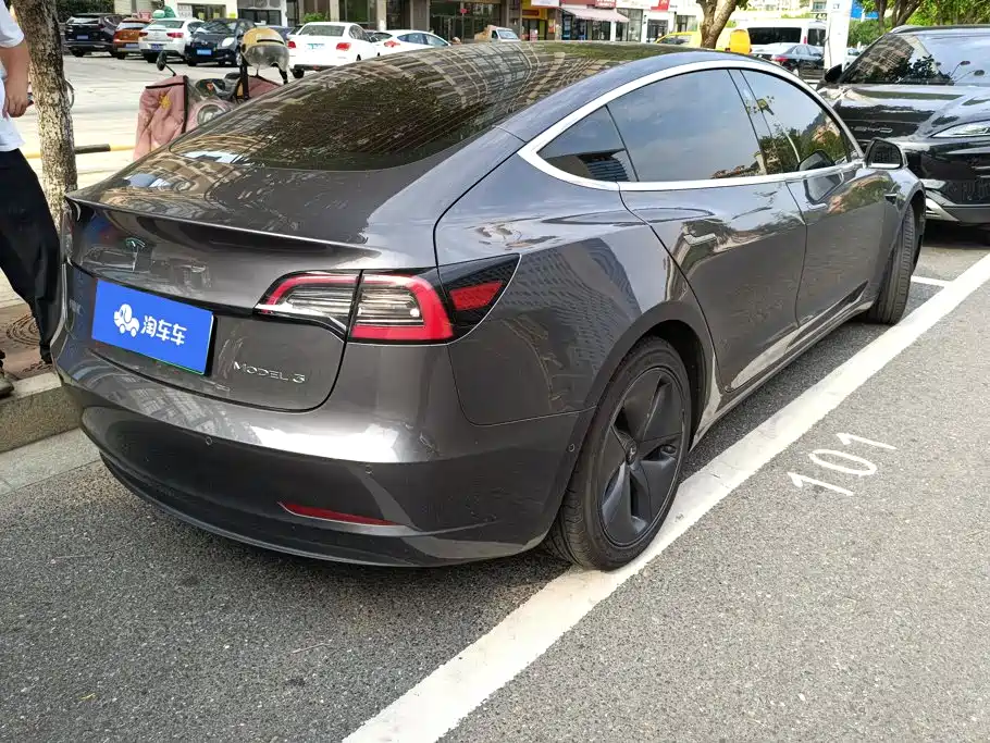 Tesla Model 3 — миниатюра 3