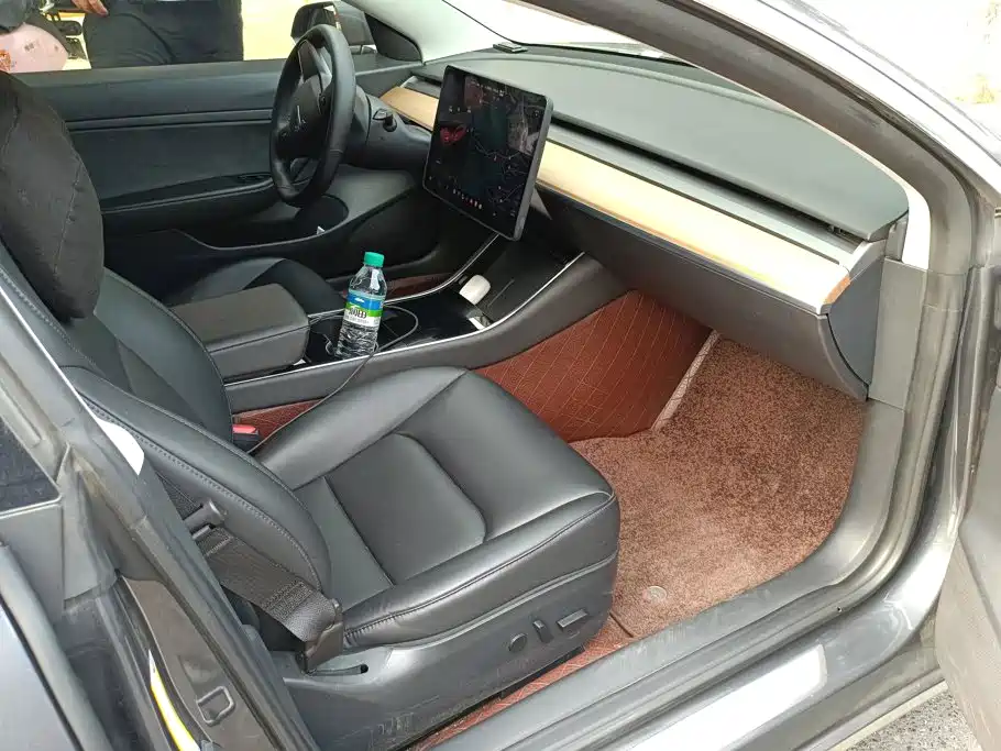 Tesla Model 3 — миниатюра 8