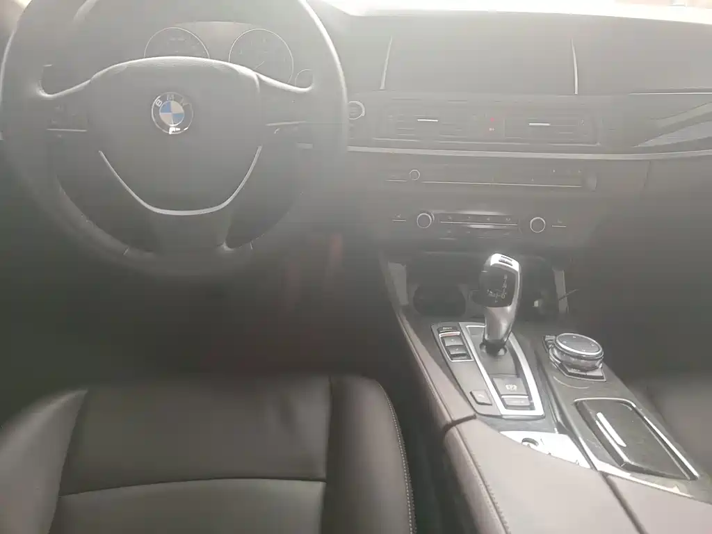 BMW 5 Series — миниатюра 7