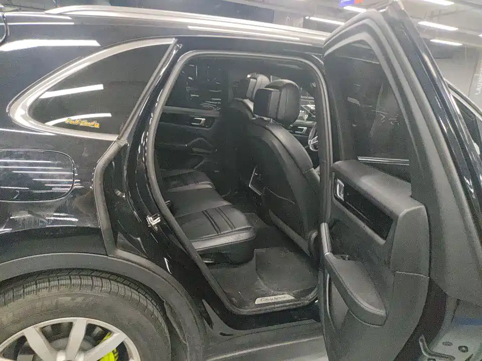 Porsche Cayenne Hybrid — миниатюра 11