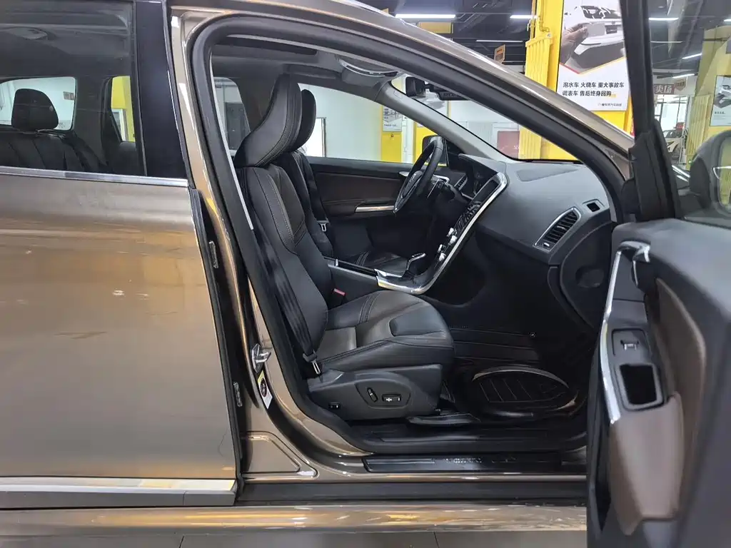 Volvo XC60 — миниатюра 6