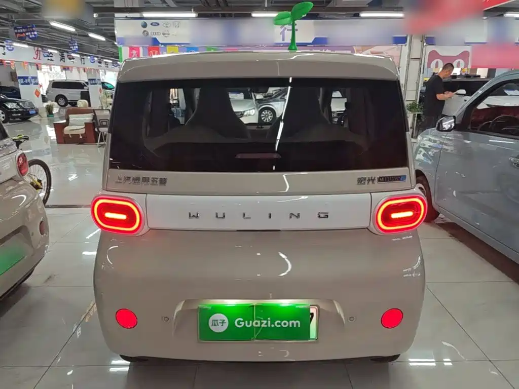 Wuling MINIEV — миниатюра 6