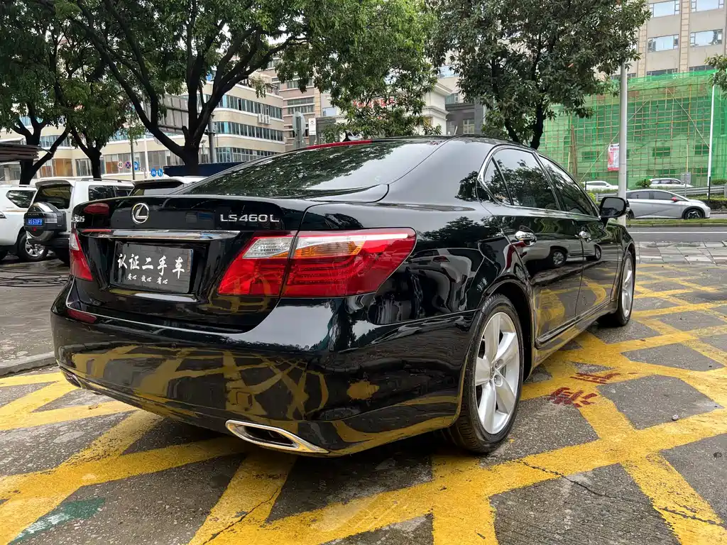 Lexus LS — миниатюра 5