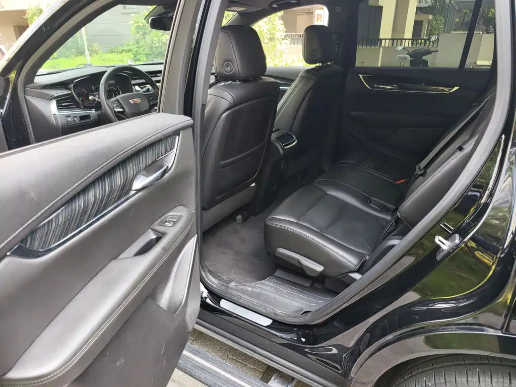 Cadillac XT6 2021 2.0T мест