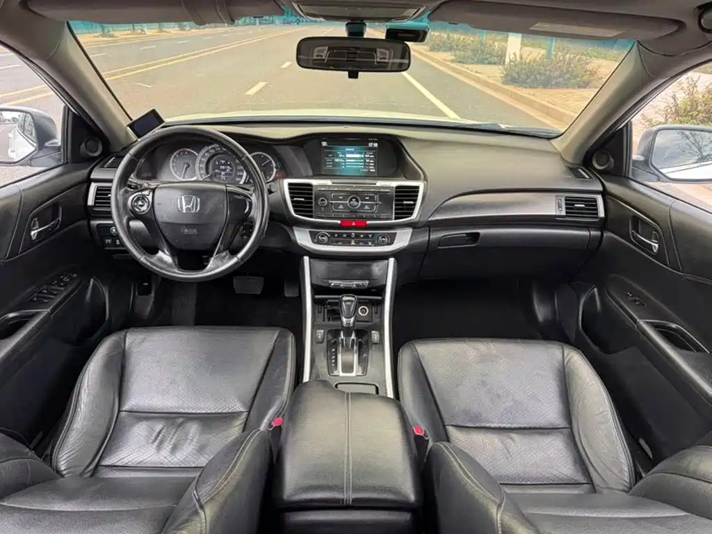 Honda Accord — миниатюра 5