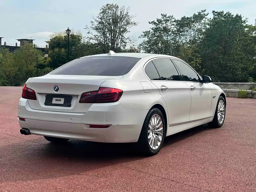 BMW 5 Series — миниатюра 6