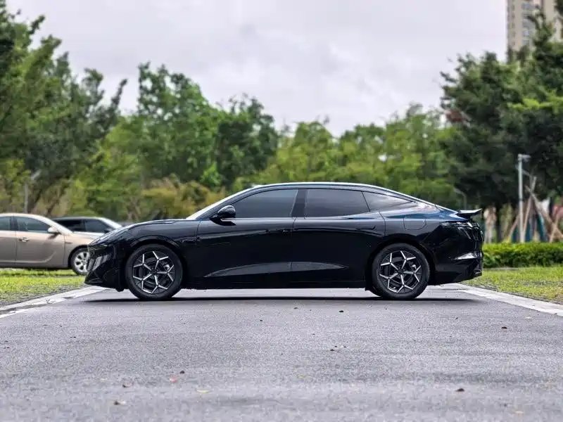 Lynk & Co Z10 — миниатюра 10