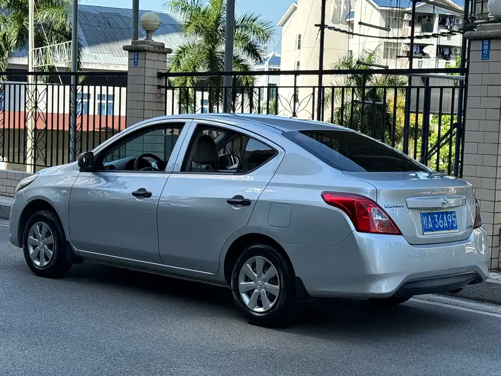 Nissan Sunny — миниатюра 3
