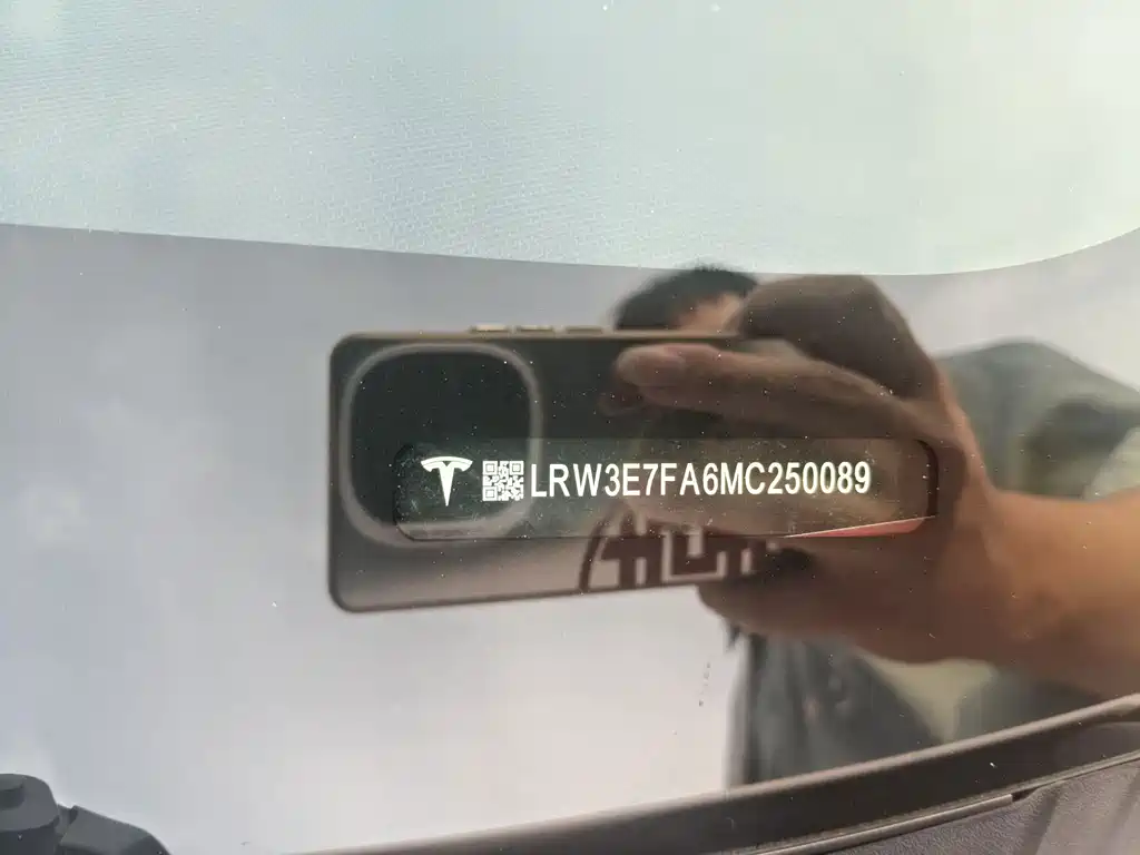 Tesla Model 3 — миниатюра 13