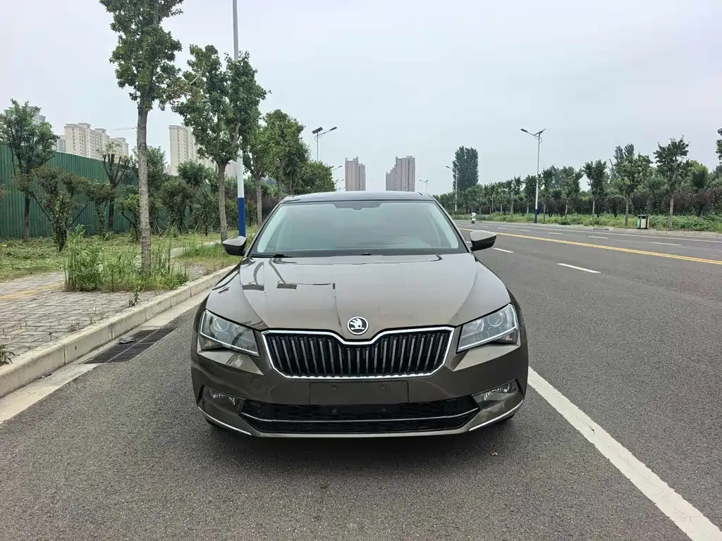 Skoda Superb — миниатюра 3
