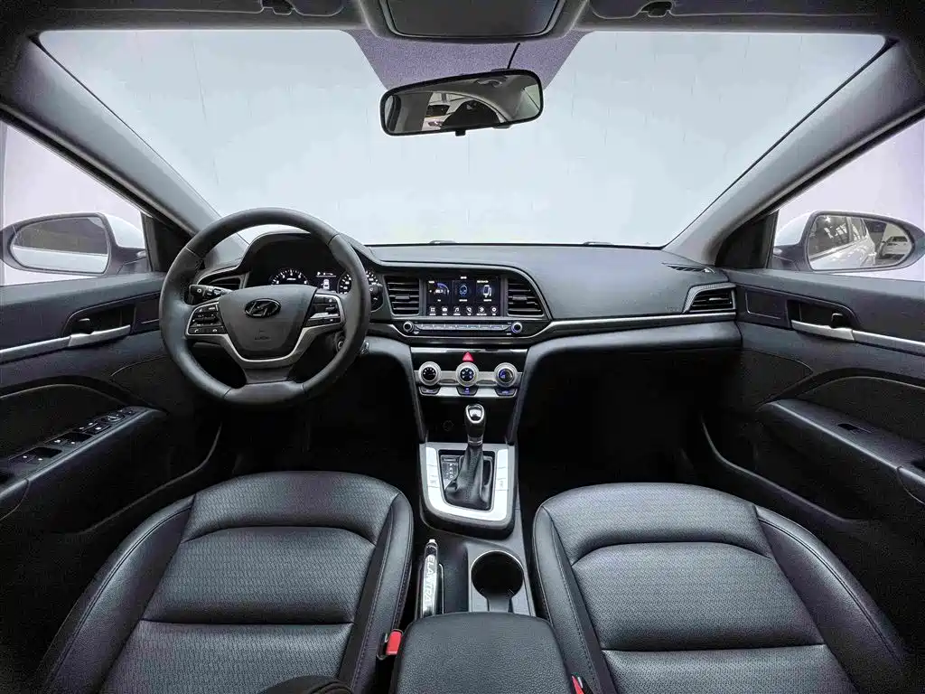 Hyundai Elantra — миниатюра 6