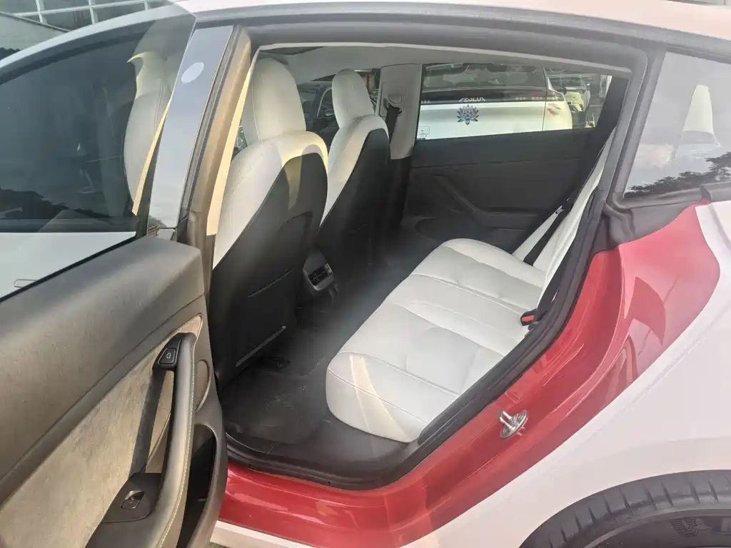 Tesla Model 3 — миниатюра 8