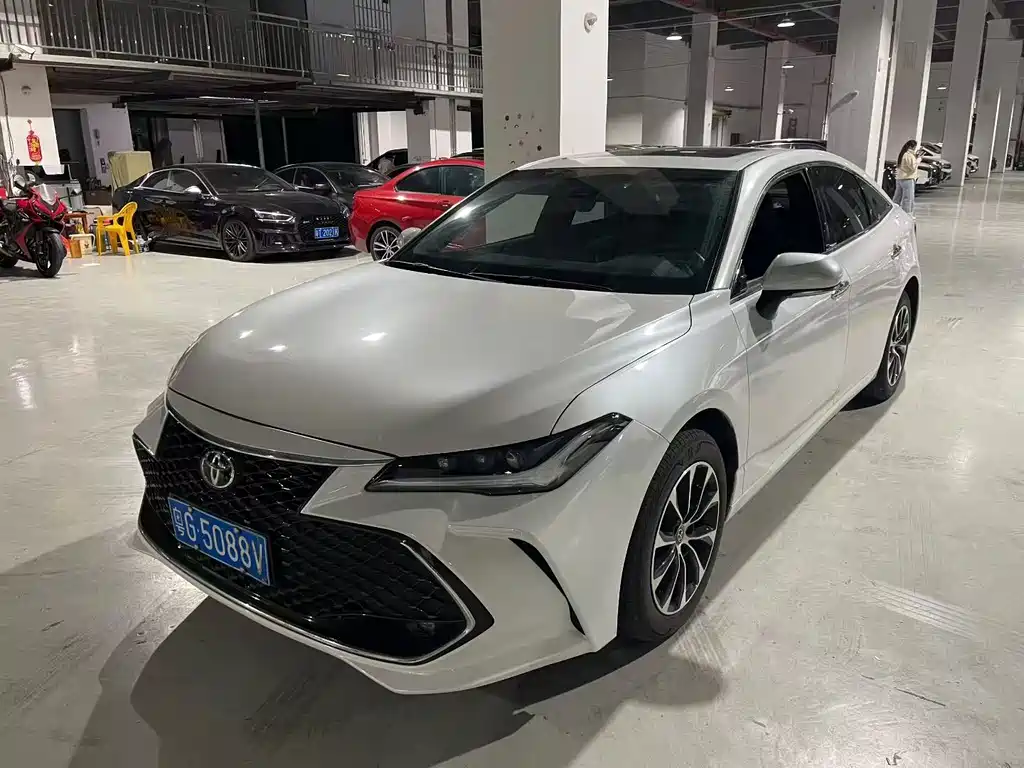 Купить Toyota Avalon