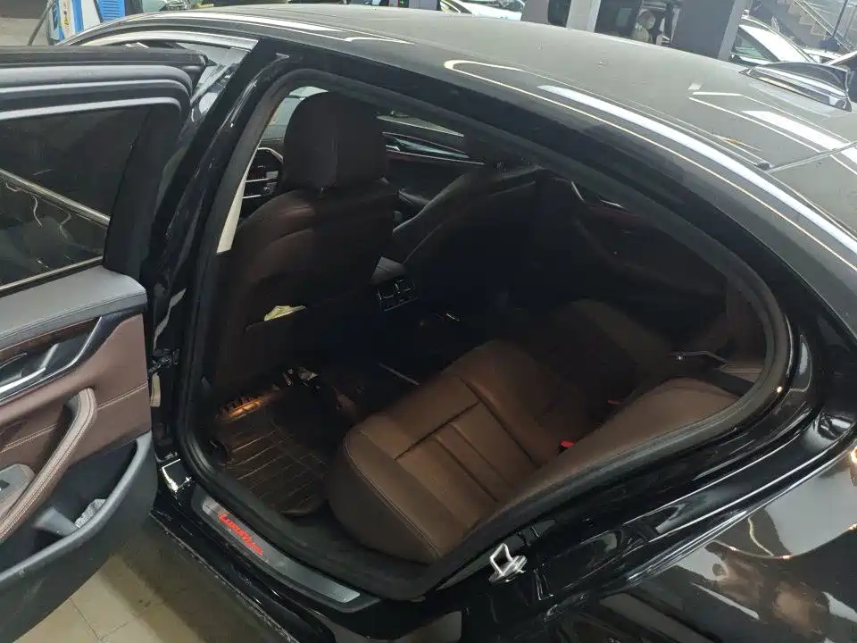 BMW 5 Series — миниатюра 6