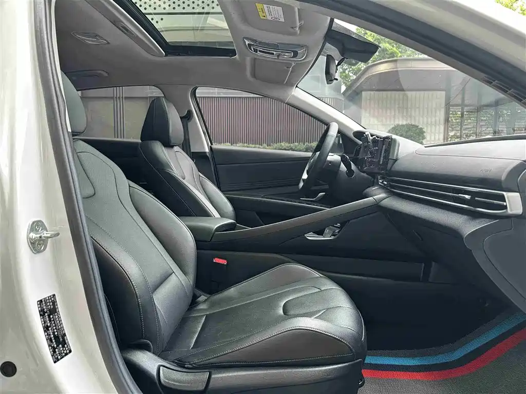 Hyundai Elantra 2021 1.5L CVT LUX Luxury