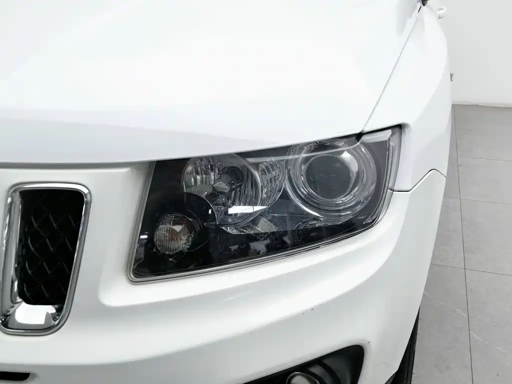 Jeep Compass (Import) — миниатюра 7
