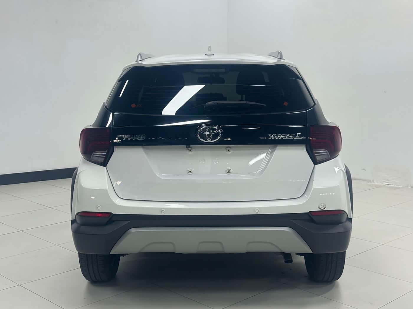 Toyota YARiS L Zhi Xuan 1.5 л 2023 г. Белый, пробег 30000 км