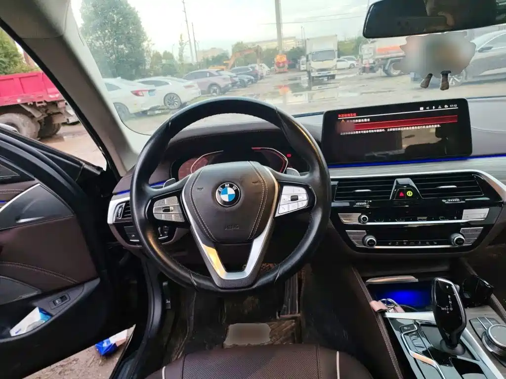 BMW 5 Series — миниатюра 11