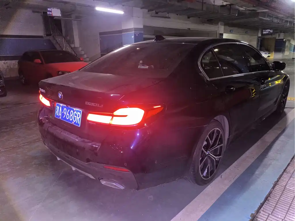 BMW 5 Series — миниатюра 10