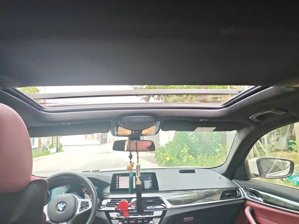 BMW 5 Series — миниатюра 9
