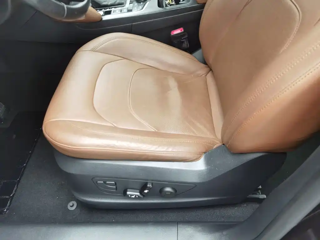 Borgward BX7 — миниатюра 20