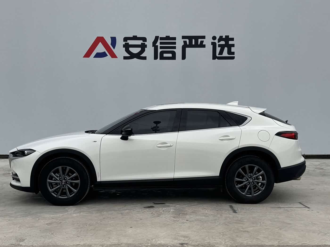 Mazda CX-4 2.0 л 2023 г. Белый, пробег 21000 км