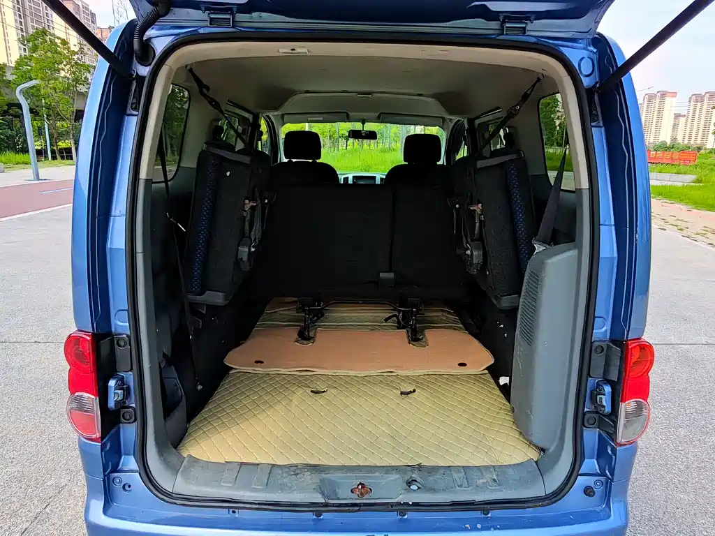 Nissan NV200 — миниатюра 15