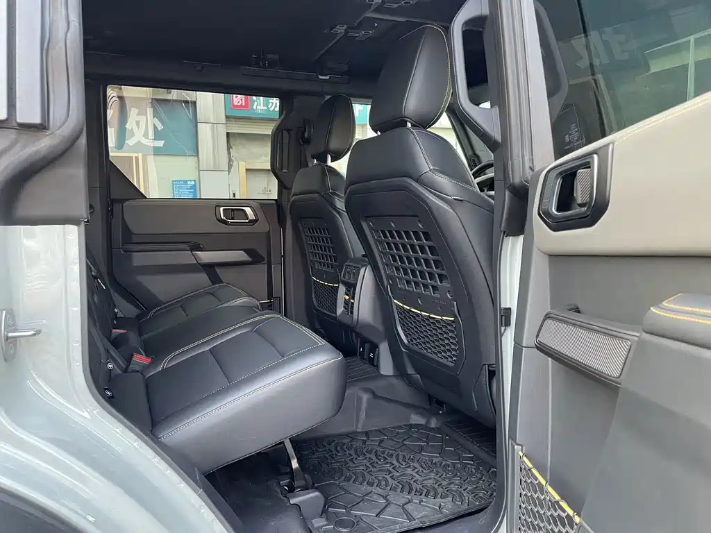 Ford Bronco — миниатюра 29