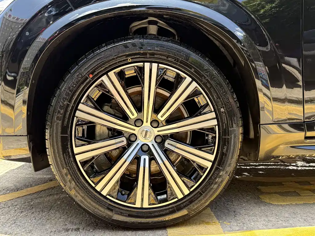 Volvo XC90 — миниатюра 15