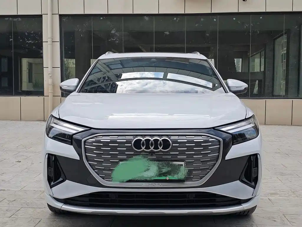 Audi Q4 e-tron — миниатюра 2