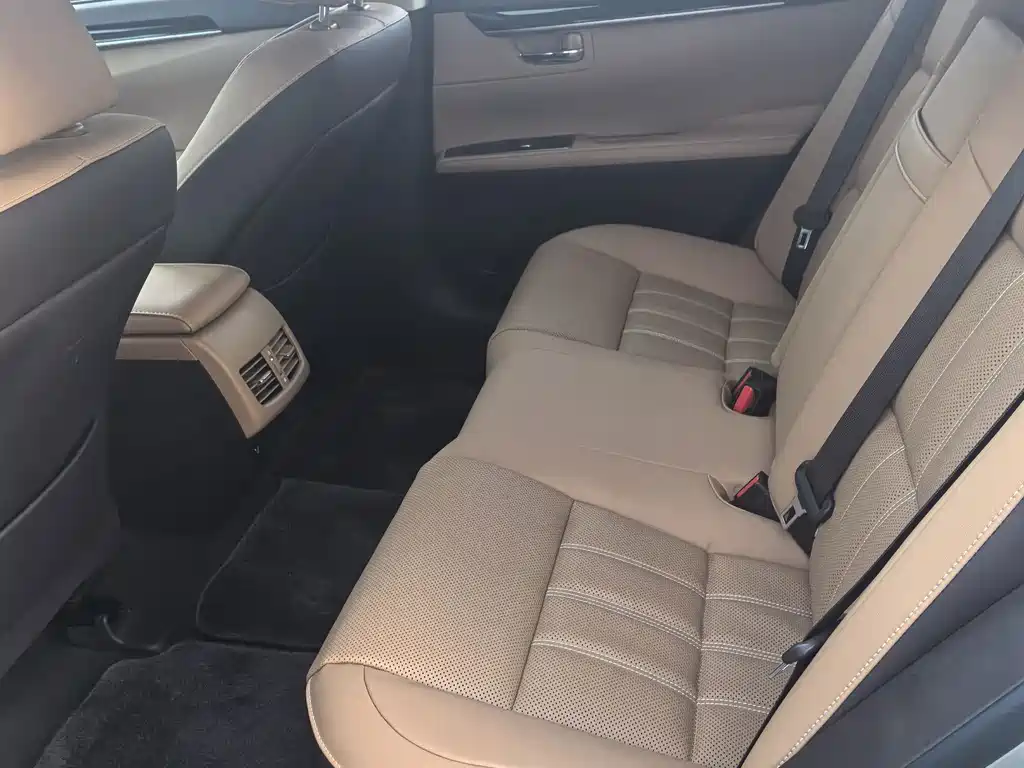 Lexus ES — миниатюра 11