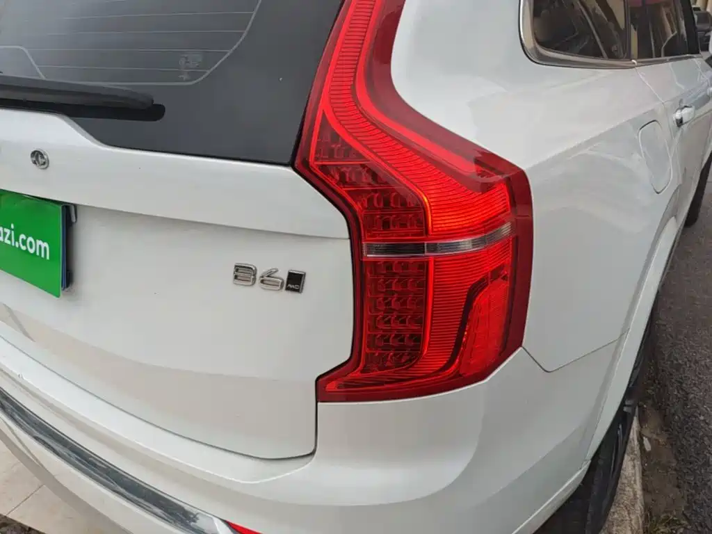 Volvo XC90 — миниатюра 8