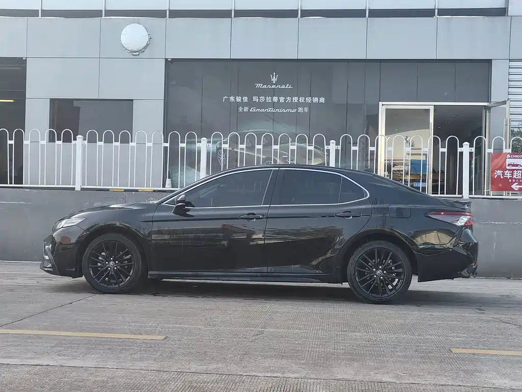 Toyota Camry — миниатюра 13