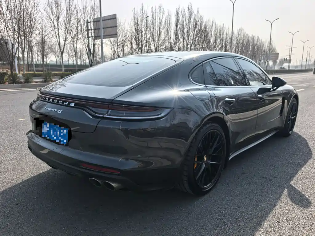 PORSCHE PANAMERA