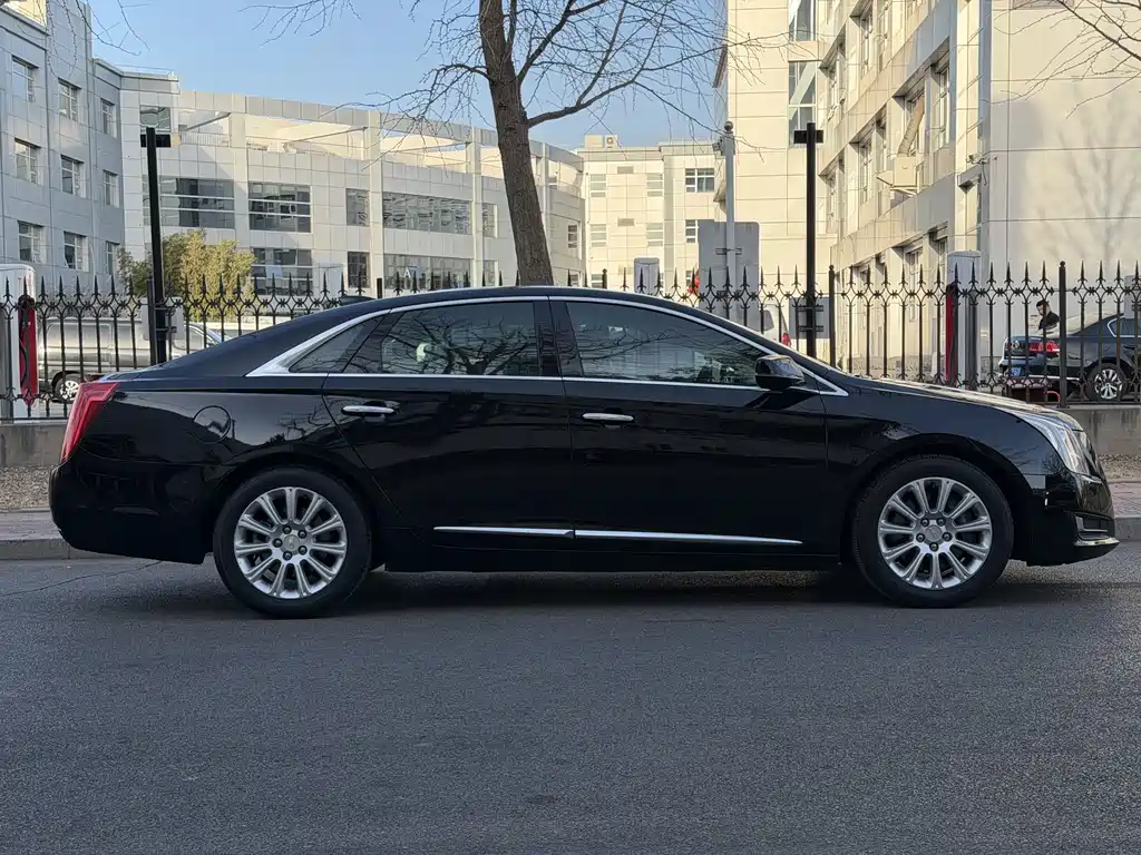 CADILLAC XTS