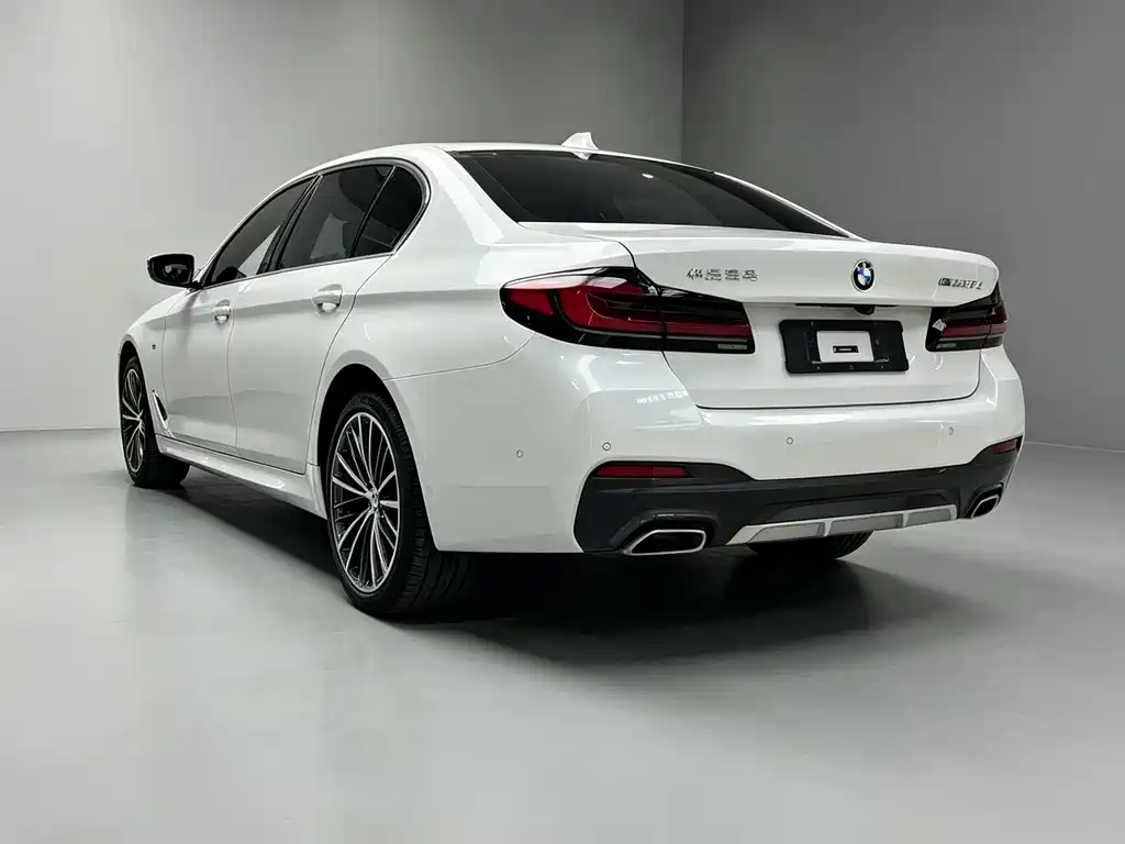 BMW 5 Series — миниатюра 8