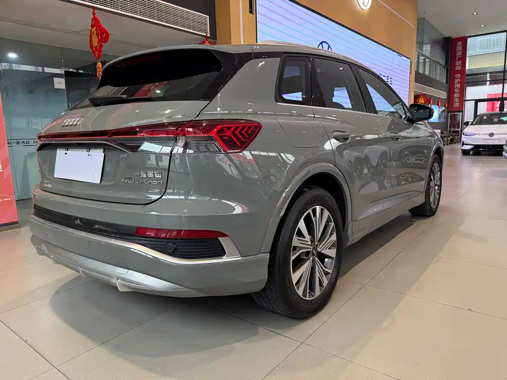 AUDI Q4 E TRON