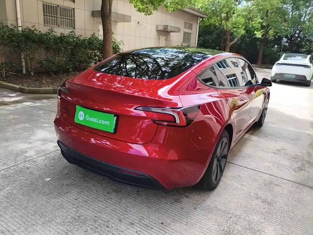 Tesla Model 3 — миниатюра 7